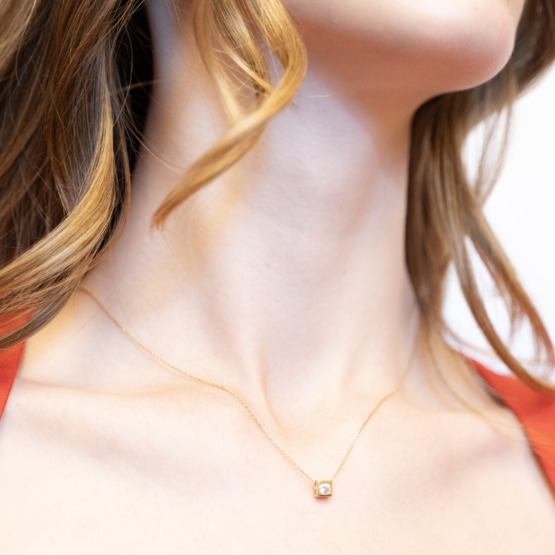 14 Ayar Altın Tek Taş Kolye