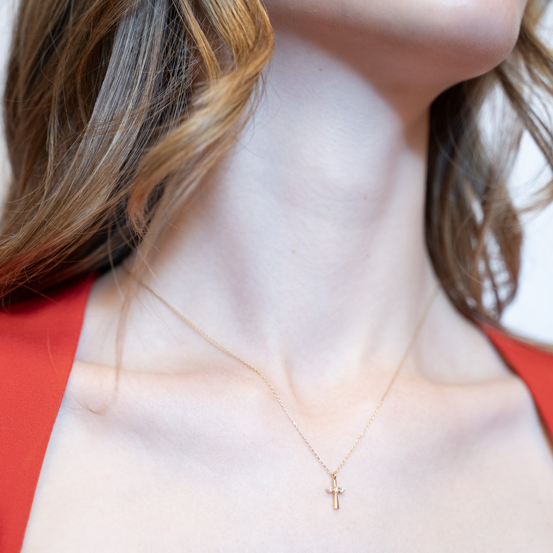 14 Ayar Altın Taşlı Haç Kolye