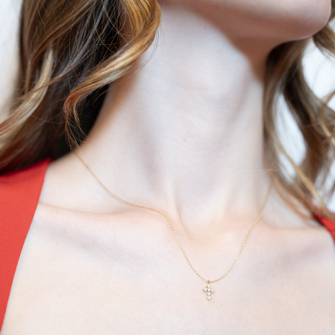 14 Ayar Altın Taşlı Haç Kolye