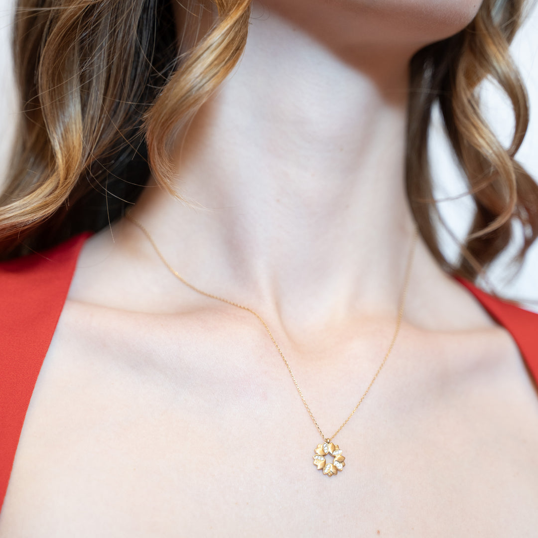 14 Ayar Altın Çiçek Motifli Kolye