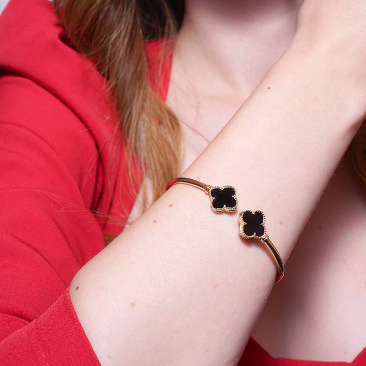 14 Ayar Altın Siyah Yonca Figürlü Kelepçe